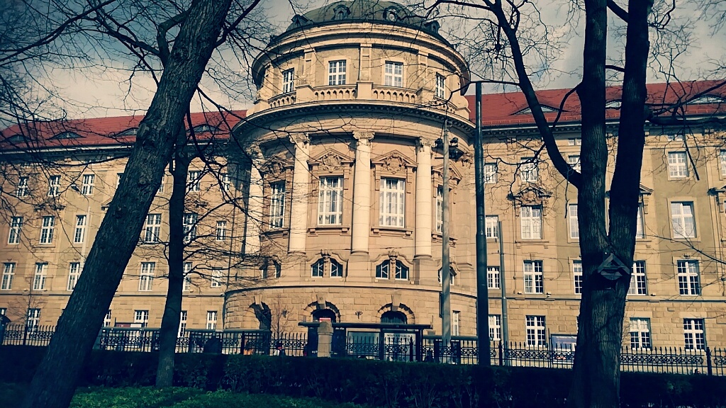 budynek maius uam filologia polska